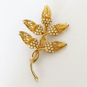 Vintage Weiss gold seed pearl thistle brooch